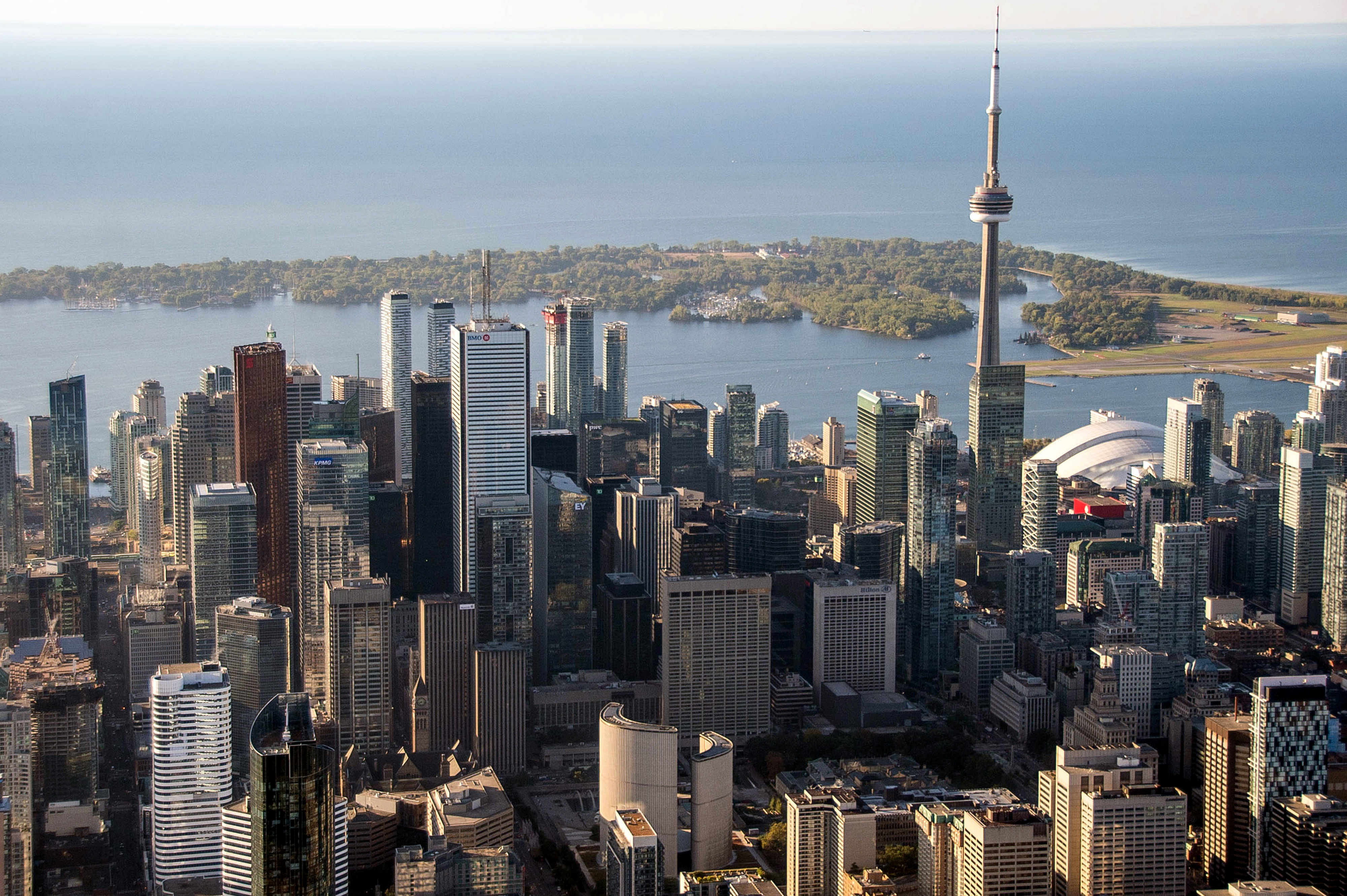 Aerial shot of Toronto and Toronto Island